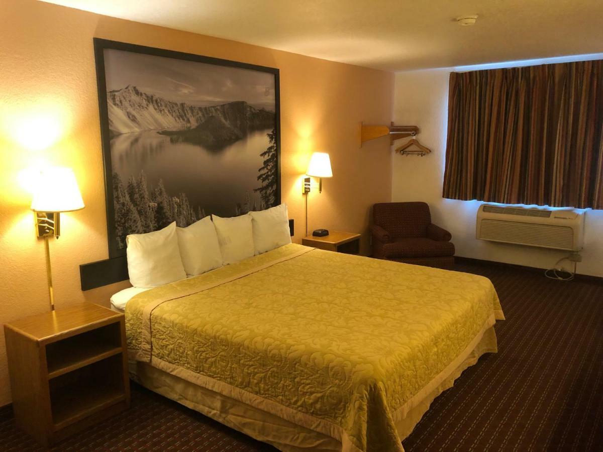 Super 8 By Wyndham The Dalles Or Exterior photo