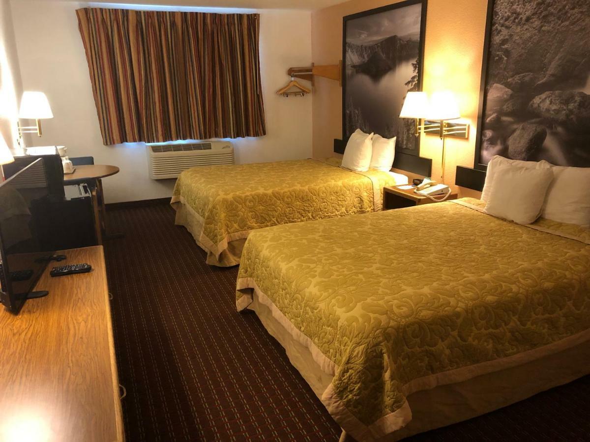 Super 8 By Wyndham The Dalles Or Exterior photo